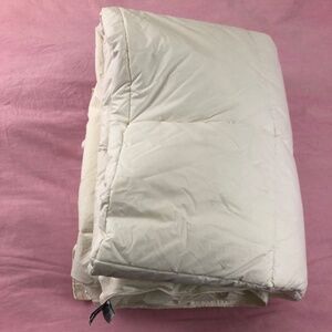 The Company Store twin duvet insert Primaloft down alternative corner loops